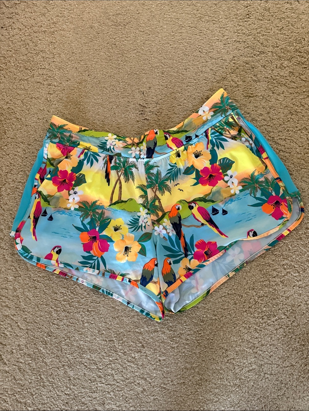 Tropical Parrot Print Women’s Shorts - Multicolor
